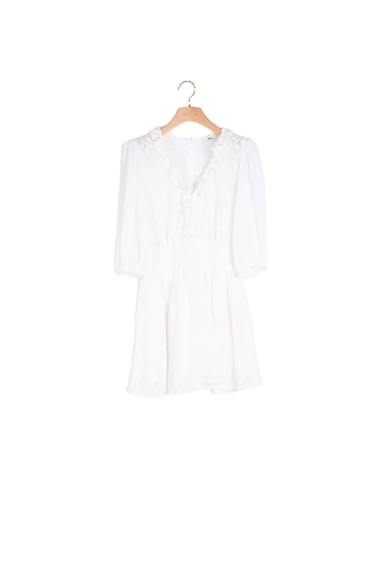 Robe en broderie anglaise